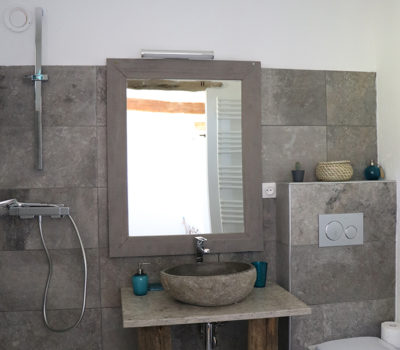 Réservez votre séjour à l'Auberge d'Eva. Chambre d'hôtes à proximité du centre de Saint-Tropez, le marché, les boutiques et les plages...