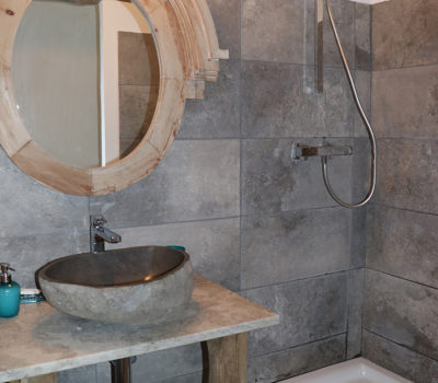 Réservez votre séjour à l'Auberge d'Eva. Chambre d'hôtes à proximité du centre de Saint-Tropez, le marché, les boutiques et les plages...